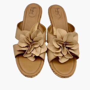 b.o.c Born Wedge Heel Sandals‎ Leather Women 10M Beige Flower Accent Cork
